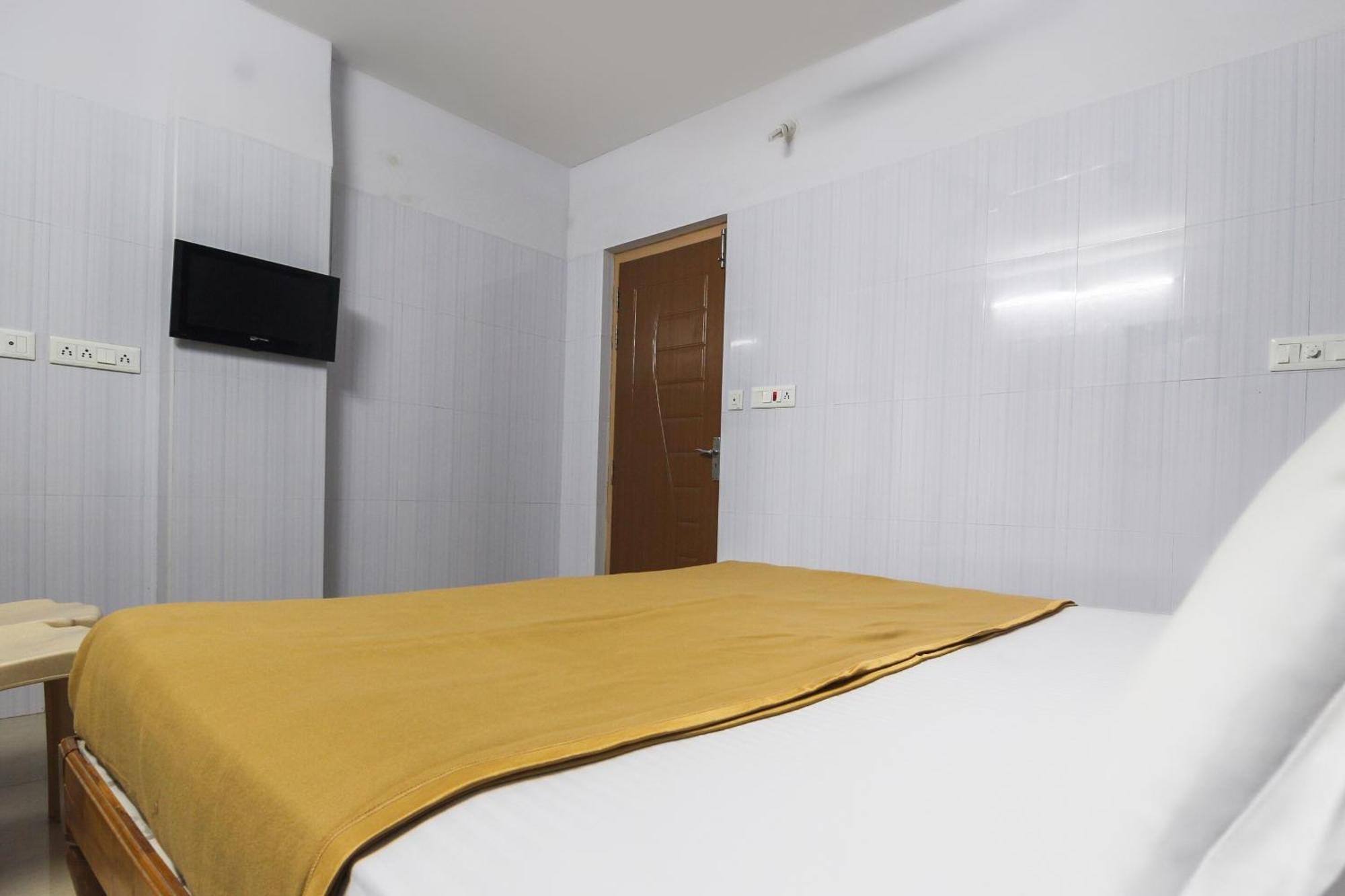 Hotel O Jks Deluxe Lodge Udaiyarpalaiyam Eksteriør billede