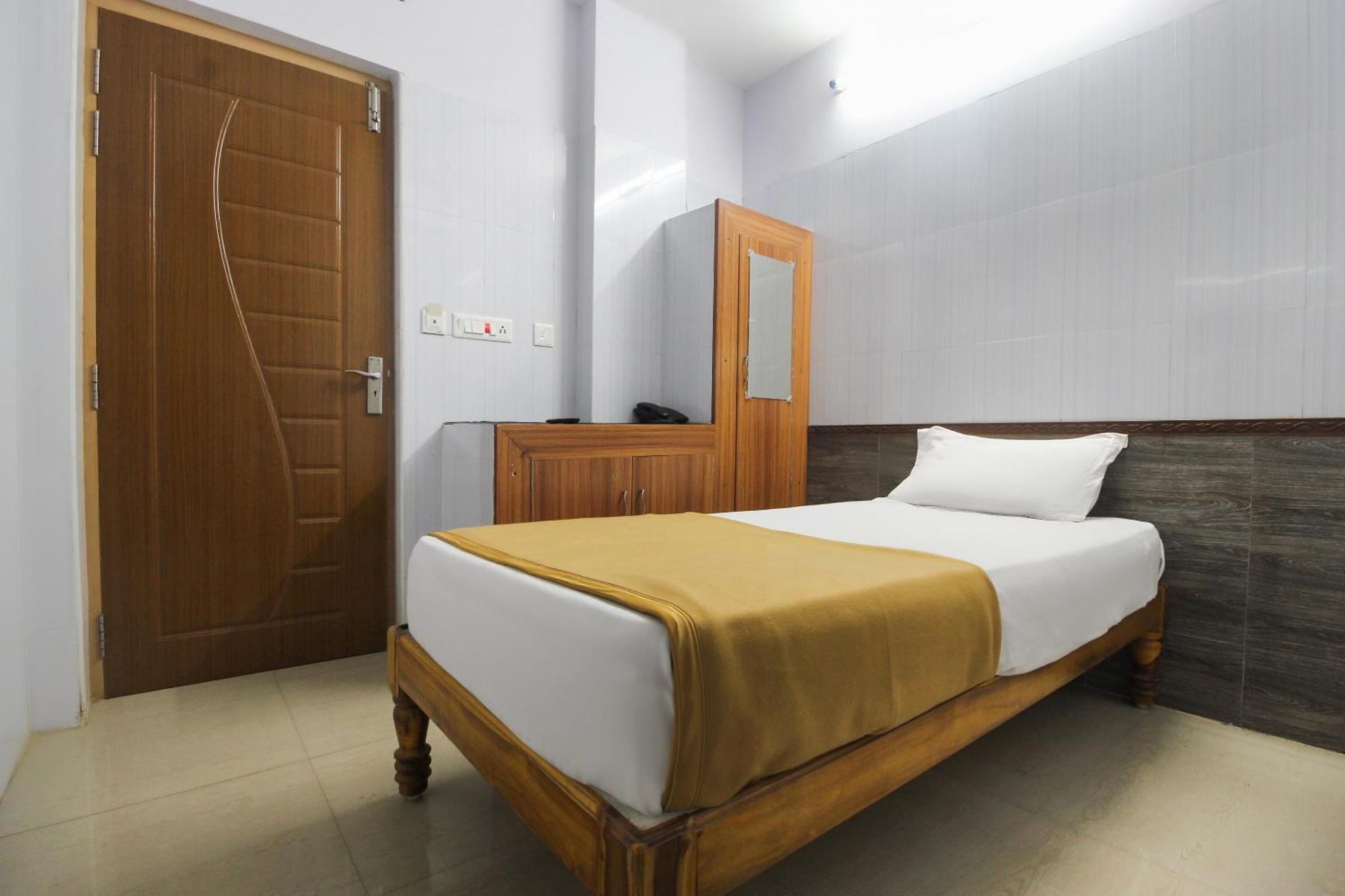 Hotel O Jks Deluxe Lodge Udaiyarpalaiyam Eksteriør billede