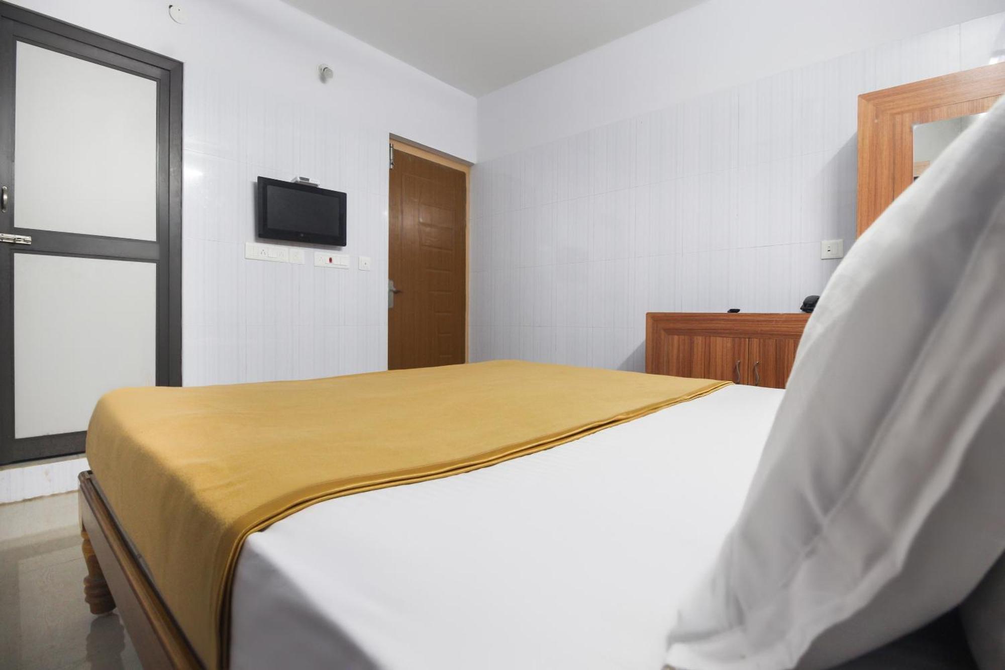 Hotel O Jks Deluxe Lodge Udaiyarpalaiyam Eksteriør billede