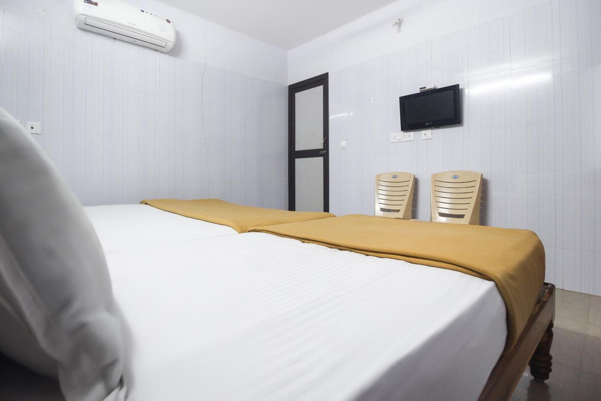Hotel O Jks Deluxe Lodge Udaiyarpalaiyam Eksteriør billede