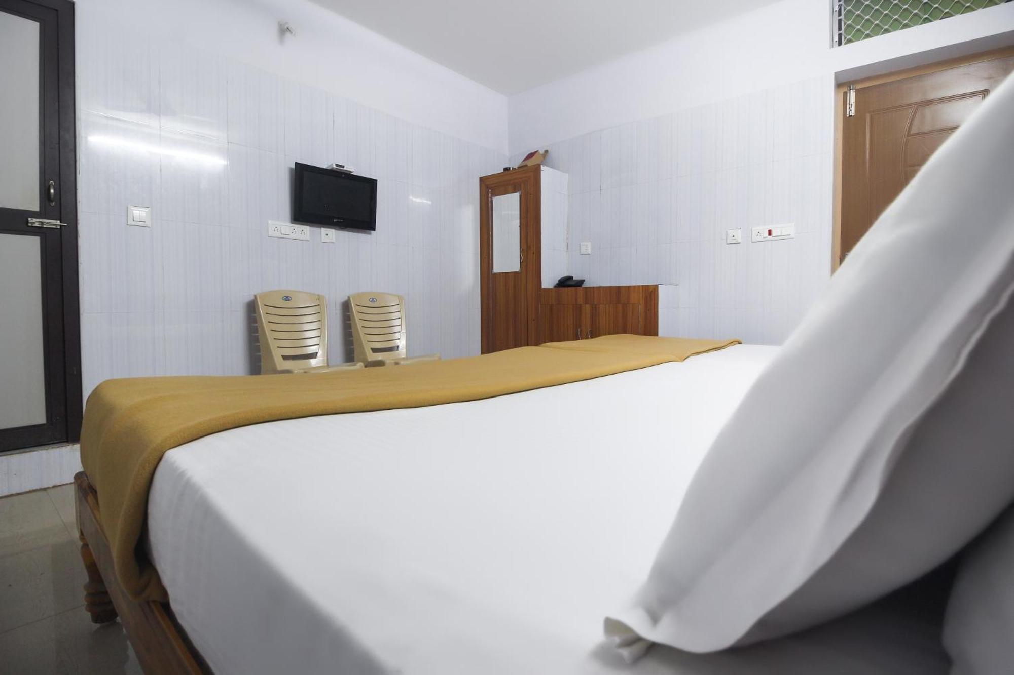 Hotel O Jks Deluxe Lodge Udaiyarpalaiyam Eksteriør billede